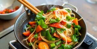 Погружаемся в мир воков: лучшие рецепты для уютного ужина