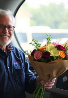 Авторские букеты с доставкой: искусство, которое украсит вашу жизнь